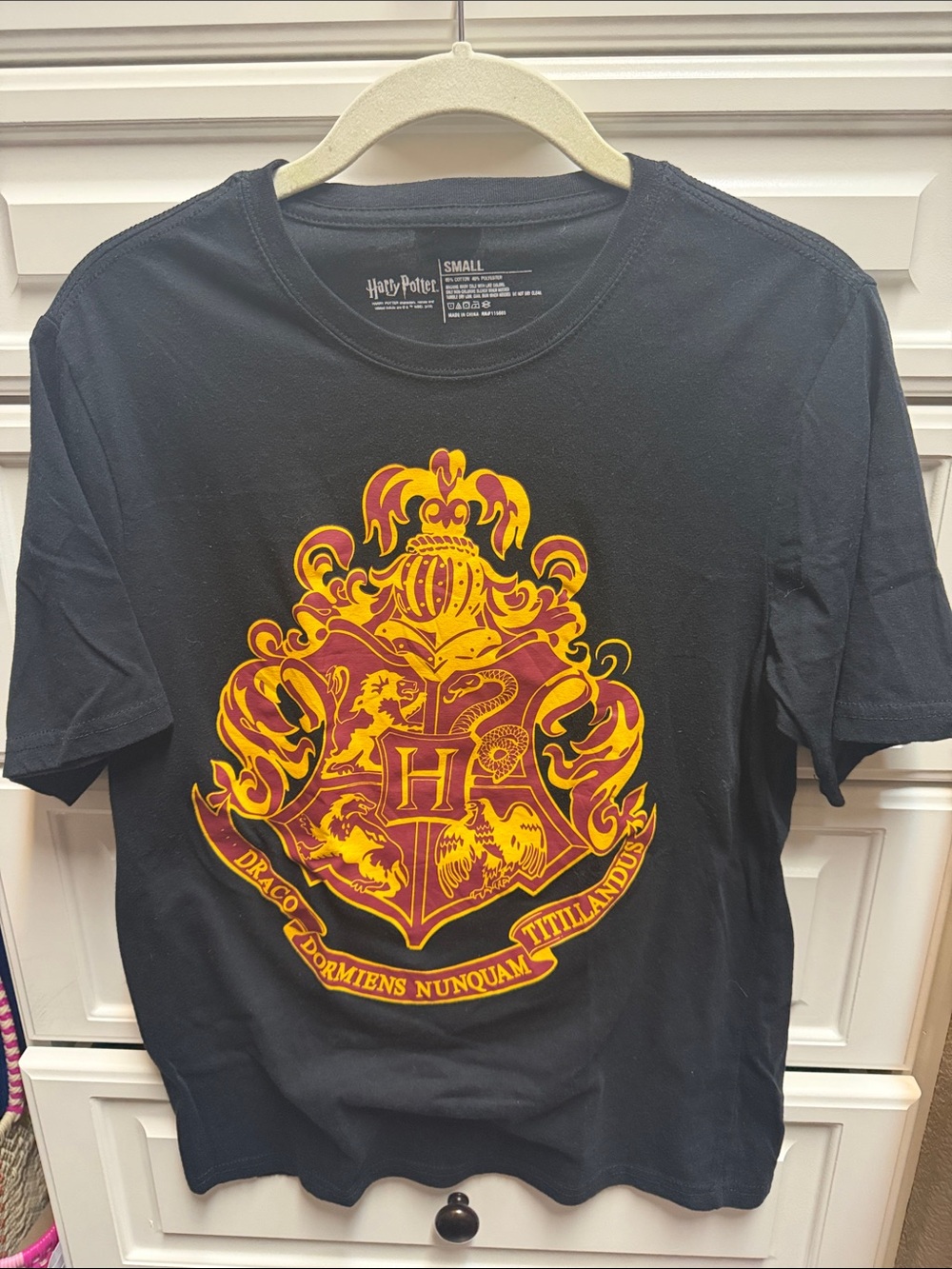 Warner Bros. Black Hogwarts Crest Short Sleeve Tee small